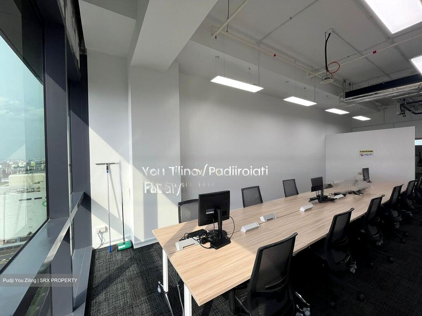Woods Square (D25), Office #460892881